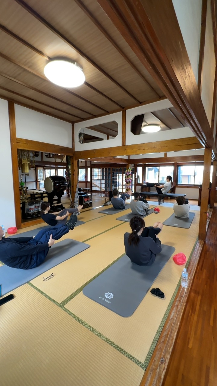 お寺でピラティス